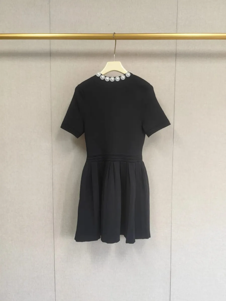26 Autumn New Flower Nail Bead Waist Slimming Black Round Neck Short Sleeved Knitted Dress