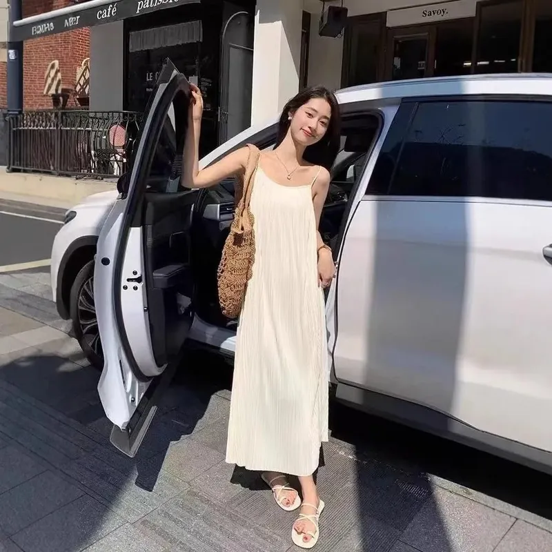 Verão plissado cami vestido emagrecimento estilo preguiçoso francês sexy cabido luxuoso vestido longo para mulheres venda quente versátil