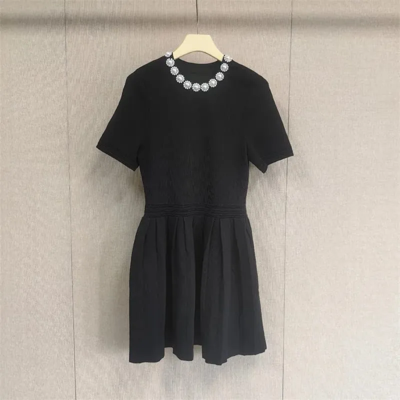 26 Autumn New Flower Nail Bead Waist Slimming Black Round Neck Short Sleeved Knitted Dress