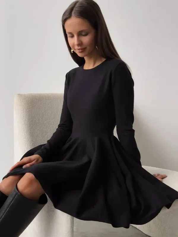 Duomofu Mini vestidos de punto para mujer Otoño Invierno Vestido suéter de manga larga Mujer elegante moda Slim una línea Vestido plisado Vestido