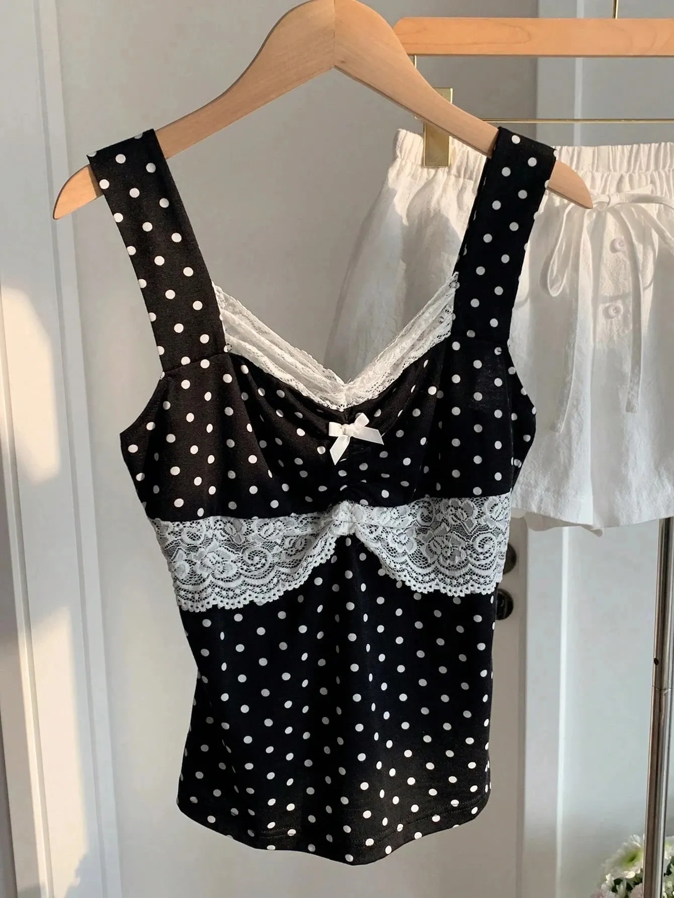 Women's Sexy Lace Trim Pleating Chest Bow Decor Slim Fit Tank Top Casual Backless Polka Dots V-Neck Top Summer 2026