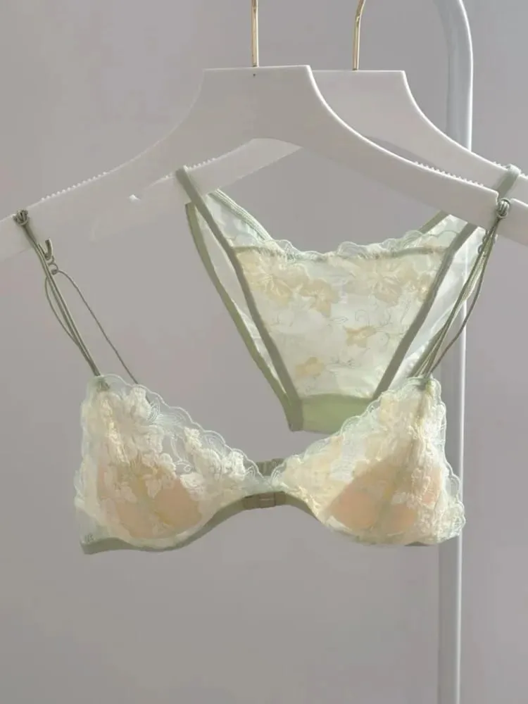 우아한 속이 빈 레이스 브래지어 & 팬티 세트 언더 와이어 없음 쉬어 프렌치 트라이앵글 컵 Bralette 보이지 않는 티셔츠 여성 속옷