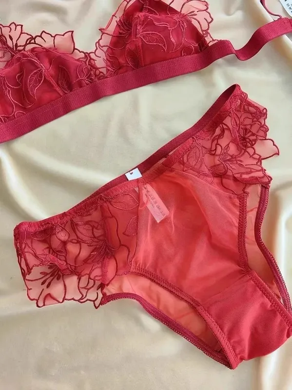 Sexy French Lace Bralette & Underwear Set Lightweight Wireless Triangle Cup Bra for Women Pure Elegant Small Boobs S-XL MOYISU