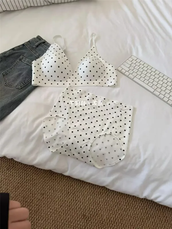 American Retro Polka Dot Bra Seamless Deep V Wireless Jelly Support Anti Sagging Lingerie Set Sexy Comfort MOYISU Sexy Bra Set