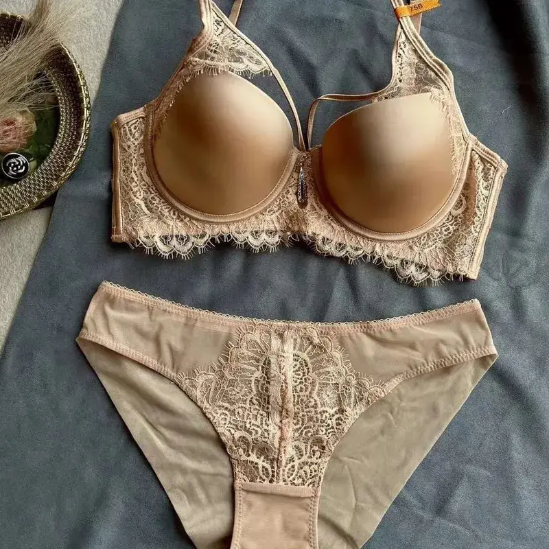 high quality sexy lace women bras and brief two piece set push up B C D cup hollow wire summer lingerie underwear black white
