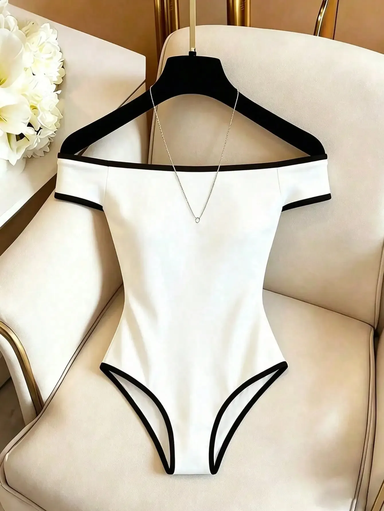 Women's Fitted Off-Shoulder Cami Bodysuit All-Season Y2K One-Shoulder. Body-Hugging Elegant Versatile for Dates
