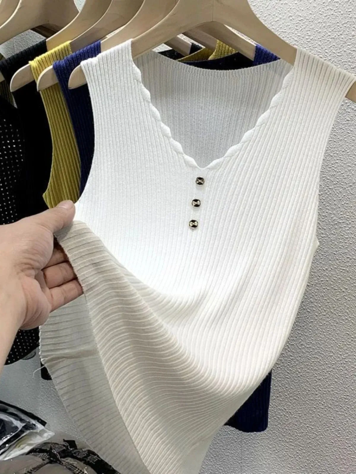 Ice Silk Knit Cami Top Women V Neck Sleeveless Slim Fit Elegant Tank Top Summer Outerwear Blazer Inner Layering Fashion Vest
