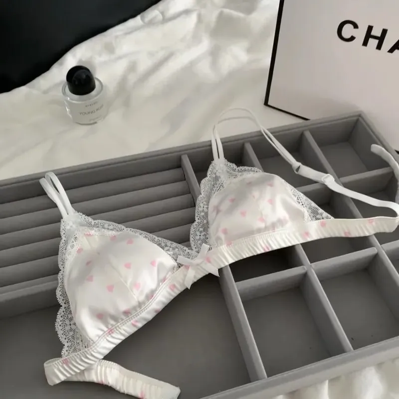 セクシーな Conjunto de bragas y sujetador de encaje satinado de estilo francés, lencería dulce sin aros con copa triangular fina para mujeres jóvenes de busto pequeño, talla 32-38