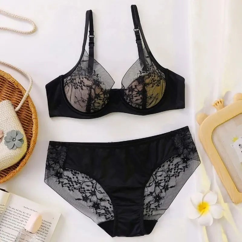Women Bra and Panty Set Elegant Lace Bralette Wireless Triangle Cup No Underwire Underwear Thin Gathered Comfort Lingerie Set