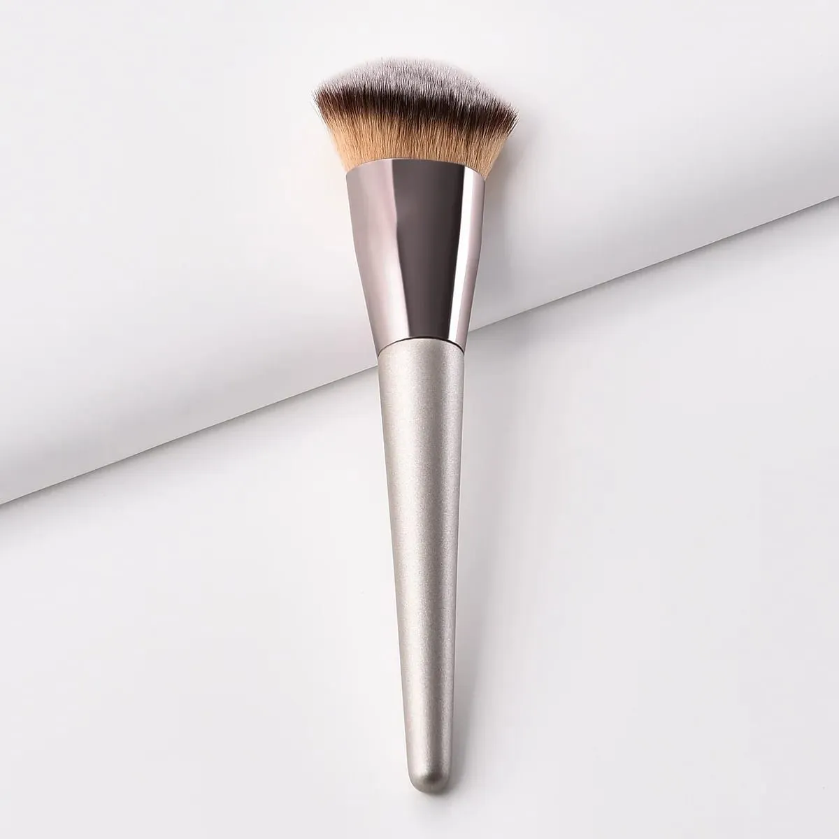 1pcs Professional Foundation Brush for Women Cosmetic Foundation Powder Blush Kabuki Blending Make Up Brush Beauty Tools