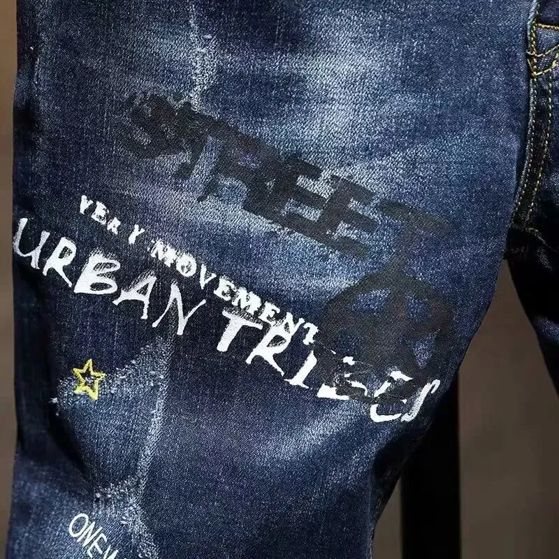 Jeans in denim elasticizzato a gamba dritta stampati con tendenza alla moda primaverile e autunnale per uomo Jeans sportivi casual comodi di alta qualità