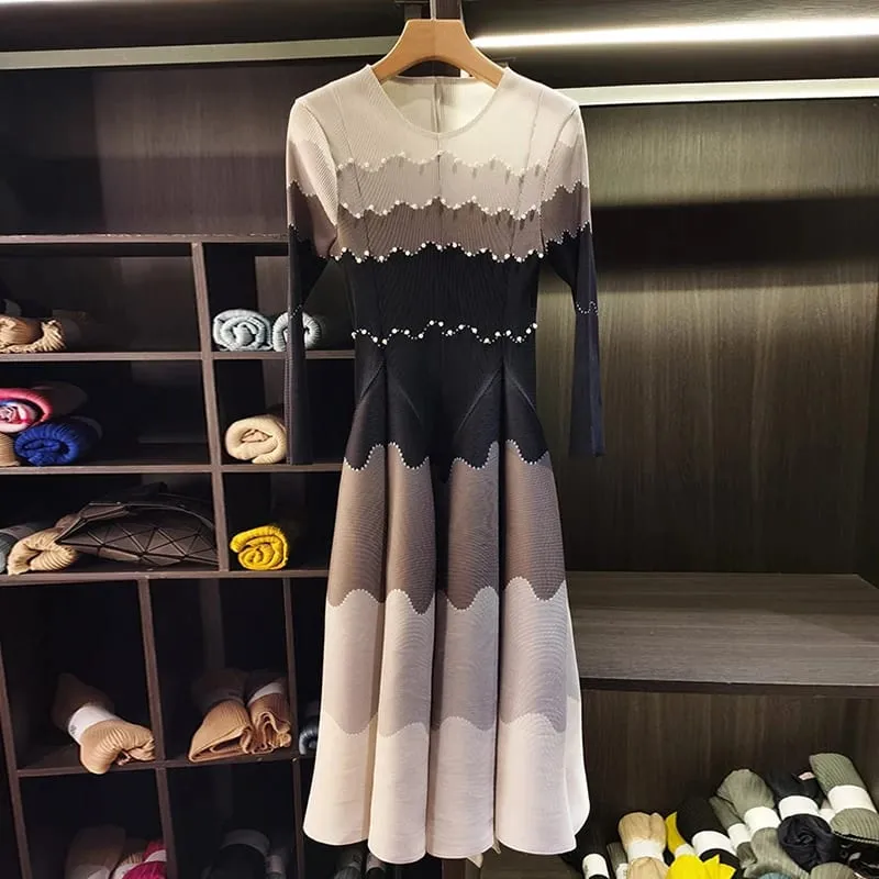 Designed Women's Pleated Dress O-neck Loose Fit High-end Fashion Color Block Beaded Long Sleeve Famale Clothing 2DB6598