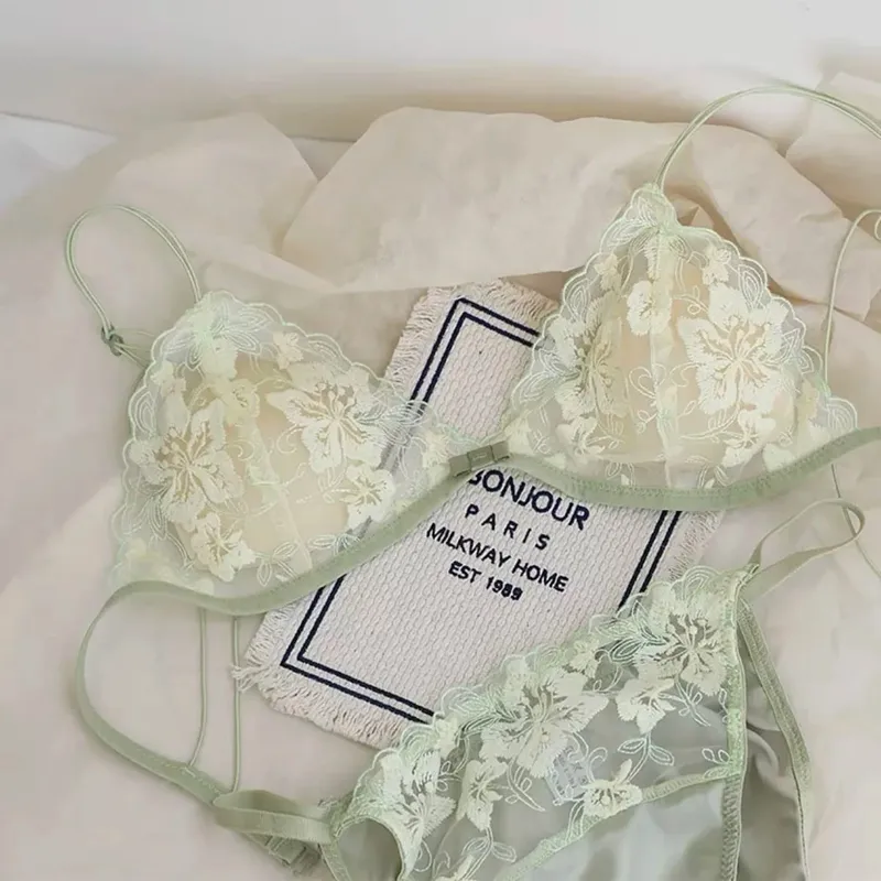 우아한 속이 빈 레이스 브래지어 & 팬티 세트 언더 와이어 없음 쉬어 프렌치 트라이앵글 컵 Bralette 보이지 않는 티셔츠 여성 속옷
