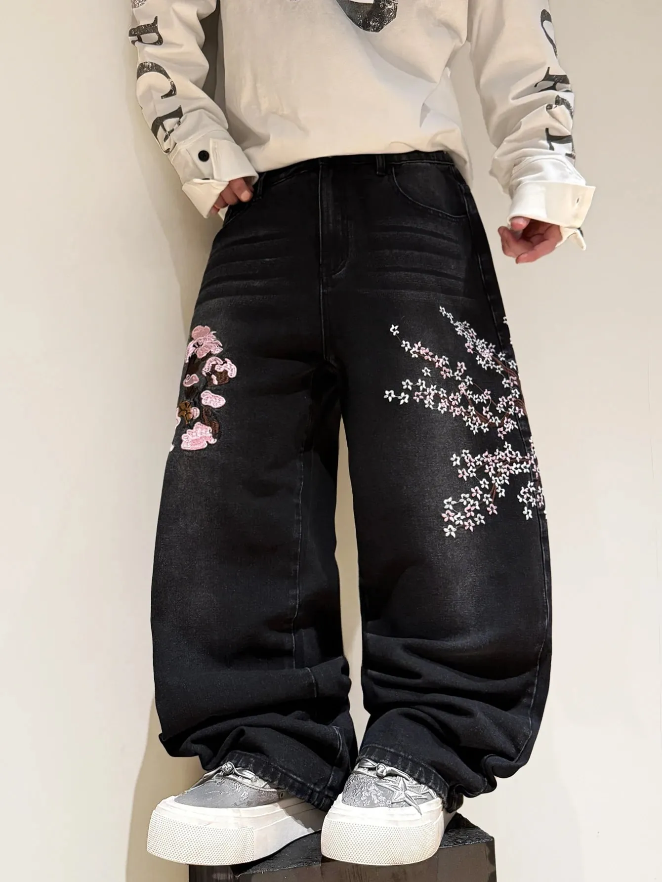 American Vintage Floral Embroidery Design Black Baggy Jeans Man Y2K Trendy Streetwear Fashion Casual Versatile Wide-Leg Pants