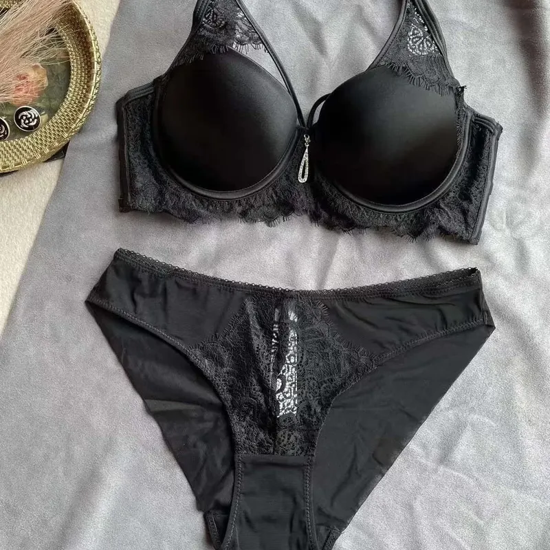 high quality sexy lace women bras and brief two piece set push up B C D cup hollow wire summer lingerie underwear black white