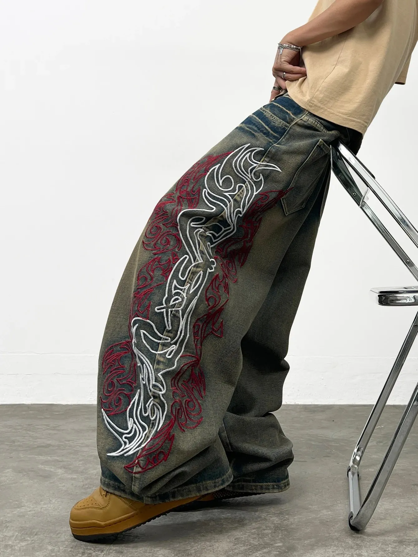 American Retro Two-Tone Totem Embroidery Design Vintage Washed Baggy Wide-Leg Jeans Y2K Hip-Hop Streetwear Stylish Long Pants