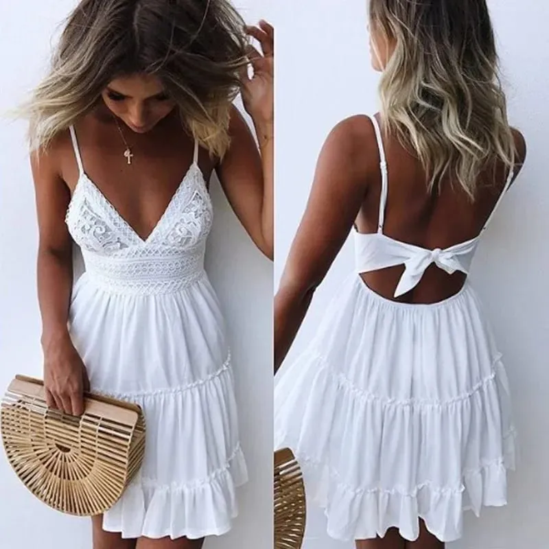 Abiti sexy in pizzo Abito da donna con cinturino per spaghetti Abito bianco da spiaggia estivo Mini abito da festa Abito a pieghe con scollo a V a trapezio aperto sul retro