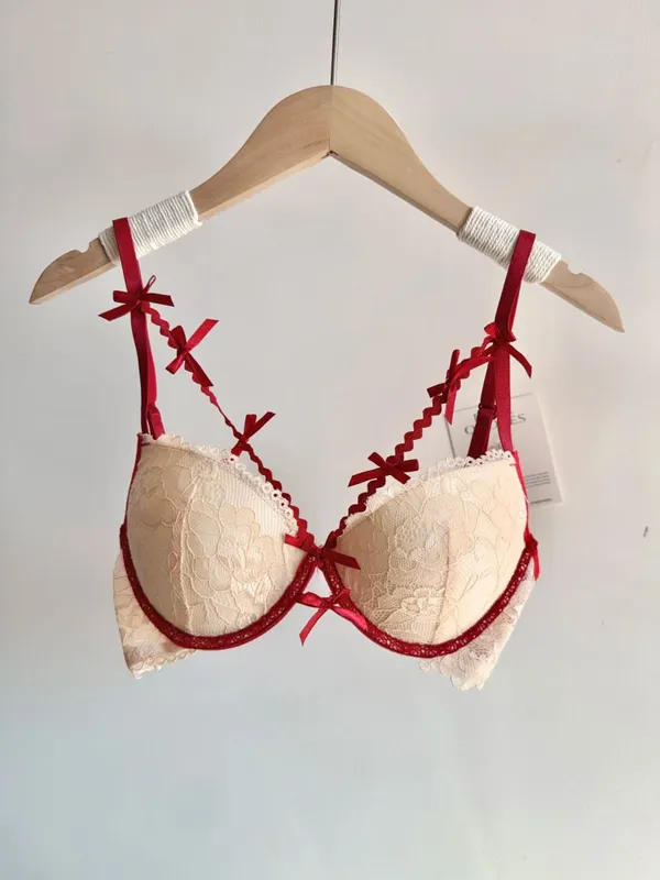 セクシーなWedding Bridal Red Lace Underwear Set Bowknot Push Up Bra For Small Bust Women Party Pure Look Intimate Lingerie