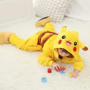 Mosolygós pikachu jelmez fiúknak lányoknak Onesie anime téli pizsama flanel meleg öltöny Pokémon kigurumis