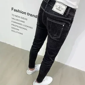Nieuwe Koreaanse stijl slim fit zwarte jeans voor heren met borduurontwerp denimbroek voor casual en luxe kleding stretchbroeken