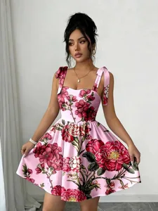 Abito corto da donna stile francese a cuore dimagrante a trapezio con spalline in vita che stringe la gonna soffice per la moda elegante