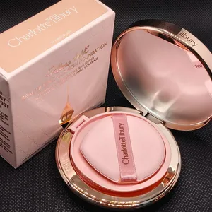 Coixí d'aire amb pols brillant de Charlotte Tilbury, lleuger i hidratant, que controla l'oli de llarga durada, crea un maquillatge sense porus