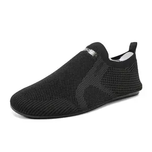 Åndbare mænd Casual sneakers Slip-on letvægts mandlige gåsko Anti-skrid Fleksible par loafers Sommer blødt fodtøj