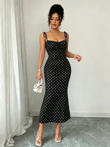Svart och vit prickig rosett Mellanlång klänning veckad åtsittande Fishtail-klänning Vintage Slim-Fit Fishtail Party lång klänning