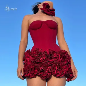 VC Weihnachtskleid, trägerlos, rückenfrei, rot, strukturiert, mit Blumen verziert, Minilänge, figurbetont, Promi-Party-Cocktailkleid