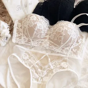 Femmes sous-vêtements sans couture ensemble Sexy dentelle fleurs broderie soutien-gorge épaissir 1/2 tasse Push Up soutiens-gorge sangle détachable Lingerie culotte ensemble