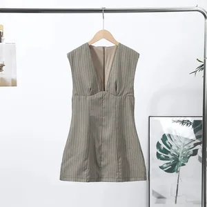 Mini vestits sense mànigues de ratlles casuals Vestit de coll en V de cintura fina per a dona 2026 Novetats de primavera estiu per a dones de roba sòlida