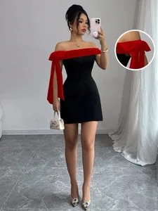 Kvinnor Off Shoulder Miniklänning Röd Stor rosett Skarvad Bodycon Korta Klänningar Elegant Slim Fit Svart Liten Klänning Nattklubb Fest Födelsedagskläder Aftonklänning