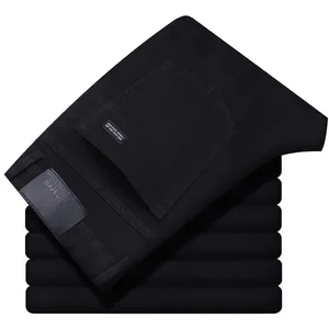 Mænd Klassisk avanceret modemærke Pure Black Jeans Man Blød Ånde Stretch Slank Lige denimbukser Herrebukser Overalls